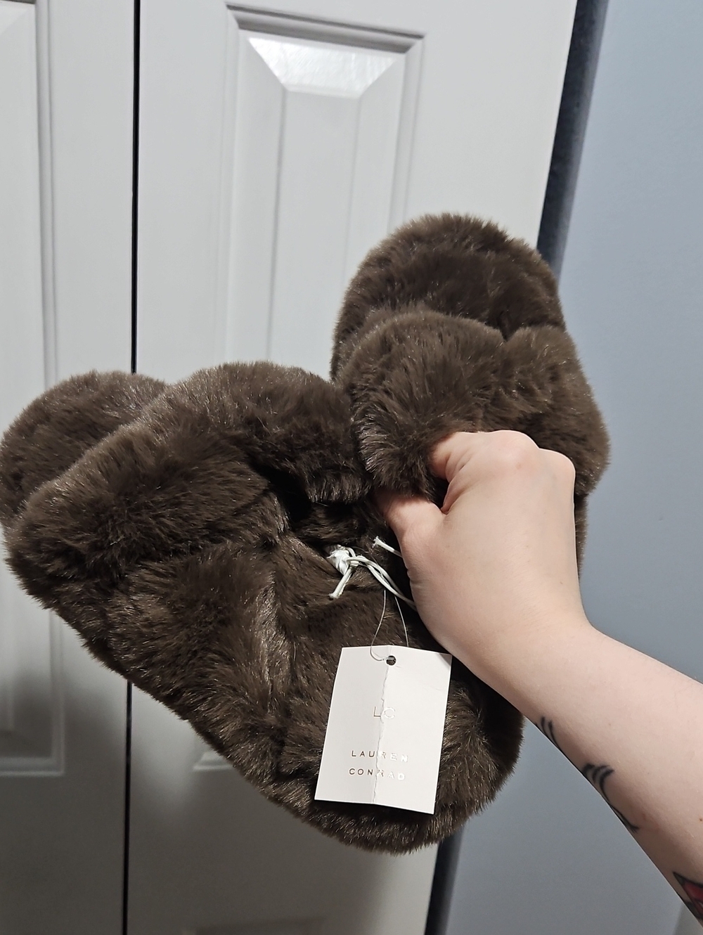 NWT PLUSH SLIDE SLIPPERS